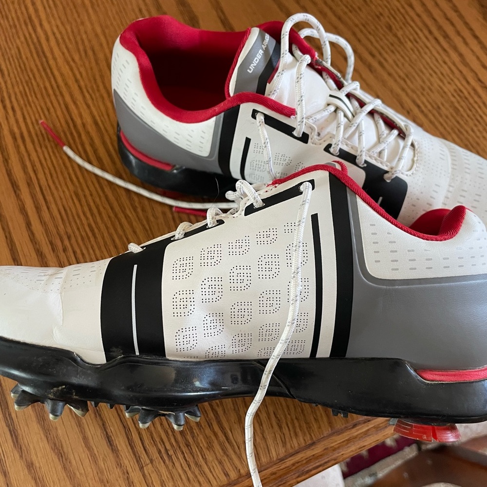 Under Armour Jordan Speith golf shoes size 4, worn 2xs. Great condition!